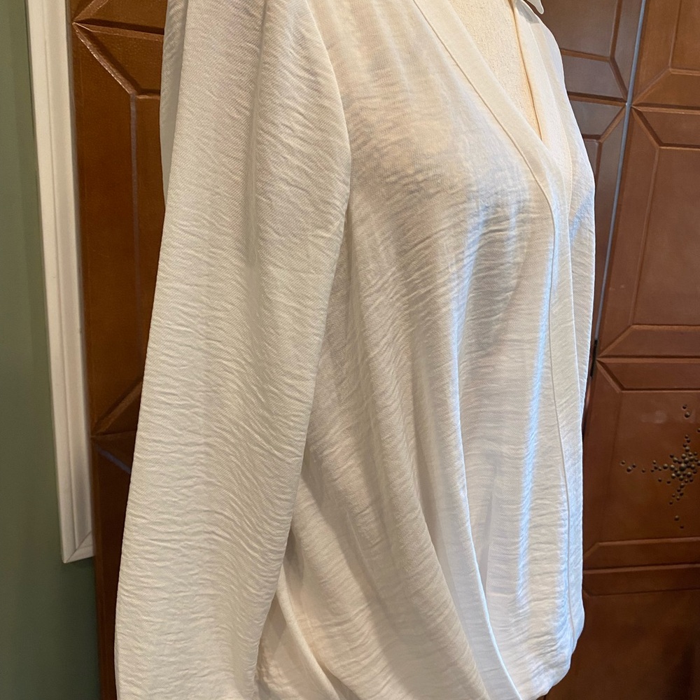 Vince Camuto White Cuffed Sleeve Blouse - Picture 4 of 5
